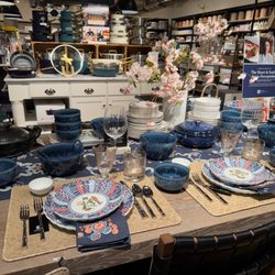 Williams-Sonoma - Dinnerware