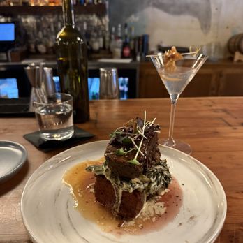 Common Restaurant - Short rib with crispy honey - Cocktail Bars Near Me - Savannah, Georgia Common Restaurant - Short rib with crispy honey - Cocktail Bars Near Me - Savannah, Georgia