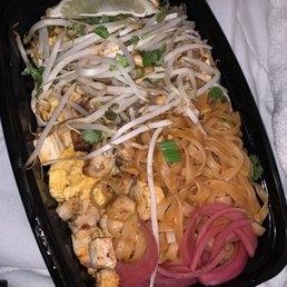 Pad Thai with chicken