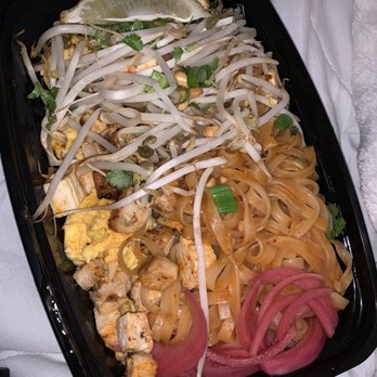 ClusterTruck - Pad Thai with chicken - Food Delivery Services Near Me - Indianapolis, Indiana