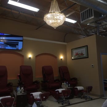 Rainier Nails & Spa - Nail Salons Near Me - Puyallup, Washington