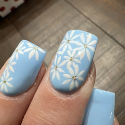 Tipsy Nail Bar - Daisy nails