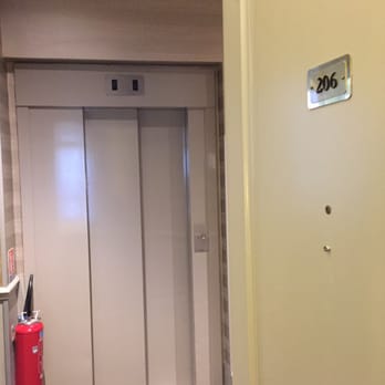 La Table du Baltimore - Yeah. The elevator and our door. Great. - French Near Me - Paris, 75