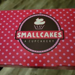 Smallcakes Cupcakery & Creamery - The 1/2 dozen cupcake box we bought