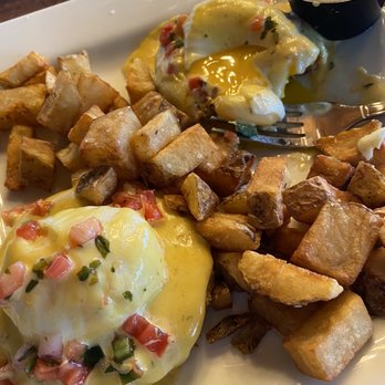 Sol - Crab cake Benedict - Latin American Near Me - Willoughby, Ohio