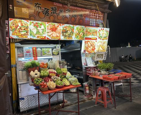 Dongdamen Night Market by null