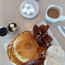 Chat-A-Whyle - In Bath, NY, I'd say there's no better breakfast than at Chat-A-Whyle. Those potatoes??? Are to die for!!!