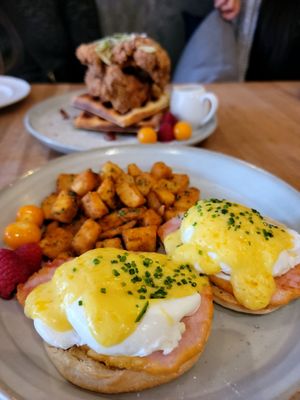 ēst Restaurant by null