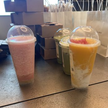 HeyTea - drinks are nicely placed on the counter w/ togo carryon containers + bag - Coffee & Tea Near Me - San Francisco, California