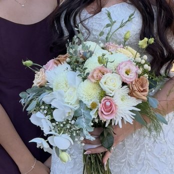 Samantha's Flowers - Bouquet I received - Floral Designers Near Me - Vancouver, Washington Samantha's Flowers - Bouquet I received - Floral Designers Near Me - Vancouver, Washington