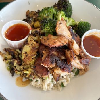 Dig Inn - Charred Chicken Charred Broccoli w/ Lemon - New American Near Me - Stamford, Connecticut