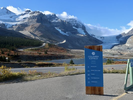 Jasper National Park Icefield Information Centre and Glacier Gallery by null