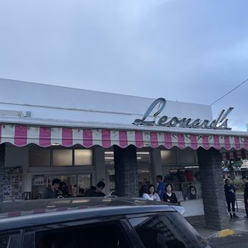 Leonard's Bakery - Outside, from the parking lot. - Bakeries Near Me - Honolulu, Hawaii Leonard's Bakery - Outside, from the parking lot. - Bakeries Near Me - Honolulu, Hawaii