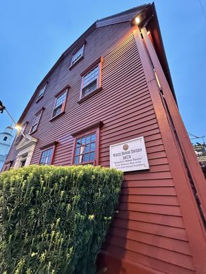 White Horse Tavern by null
