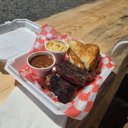 UP-N-Smoke BBQ - Spare rib platter