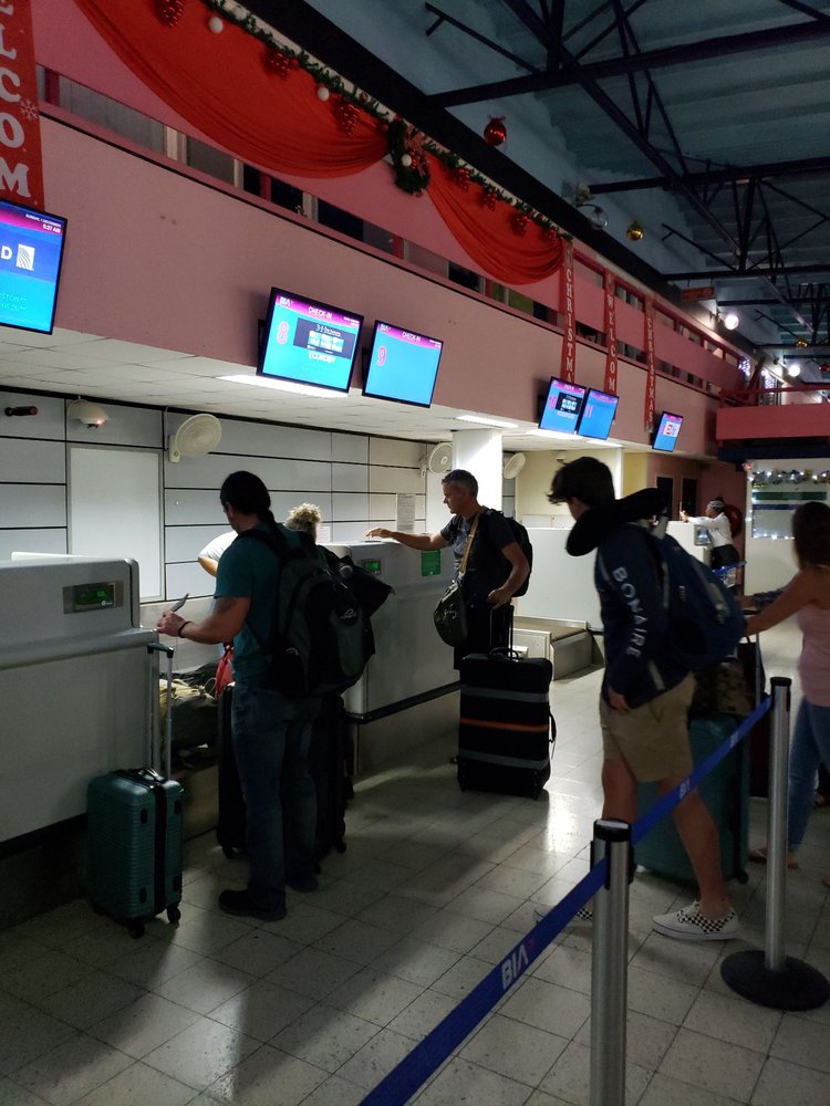 BONAIRE INTERNATIONAL AIRPORT 15 Photos Plasa Medardo SV Thielman 1