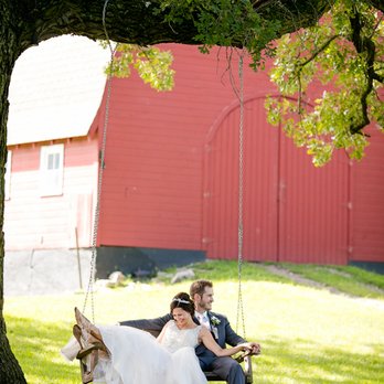Morgan Creek Vineyards - a bride and groom on a swing - Wineries Near Me - New Ulm, Minnesota