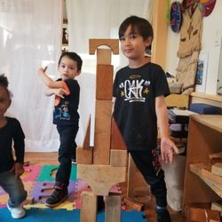 L'Infanzia Daycare - SPACESHIP ROBOT BUILDERS