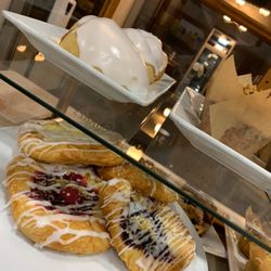 Bunde's Bakery Cafe - Bangor - Stop by for a delicious treat and your favorite Starbucks.