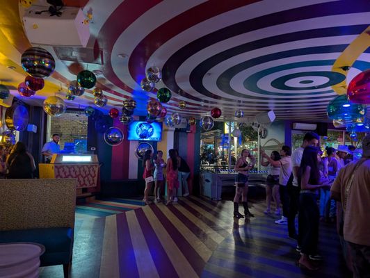 Wonder Bar by null