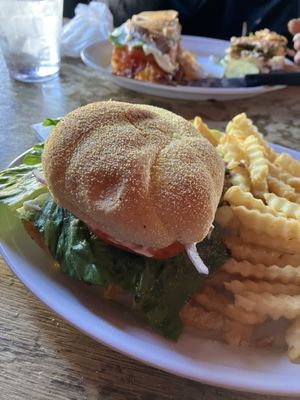 Peanut on Main by null