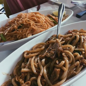 Joy Yee Noodle - - DO NOT GET THE UDON NOODLE STIR FRY. Just eat the pad Thai - Chinese Near Me - Chicago, Illinois