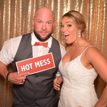 1000 Words - Photo Booth Rentals Near Me