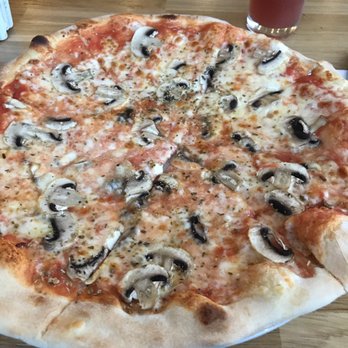 Due Amici - Champion Pizza - Pizza Near Me - Hamburg, HH
