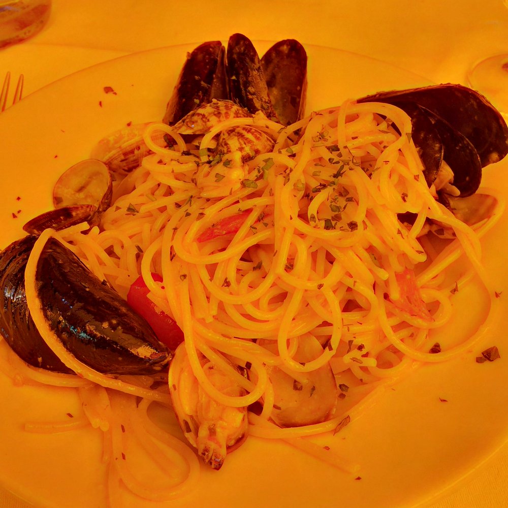 Gianni Franzi - Spaghetti with mussels and clams - Italian Near Me - Vernazza, SP Gianni Franzi - Spaghetti with mussels and clams - Italian Near Me - Vernazza, SP