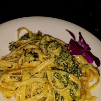 Eduardo Duluth - Fettucini with creamy pesto - Italian Near Me - Montreal, Quebec