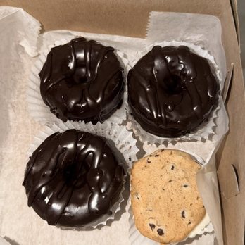Alpine Pastry Shoppe - Bakeries Near Me - Smithtown, New York