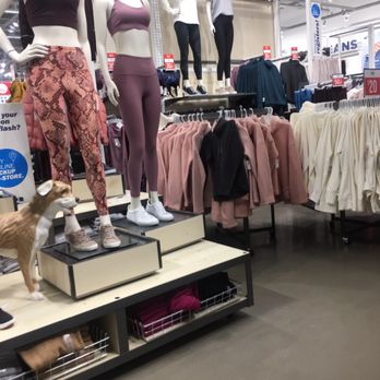 Old Navy - Inside - Women's Clothing Near Me - Woodinville, Washington