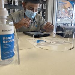 AT&T Store - Josh A. helping us out 7/4/22