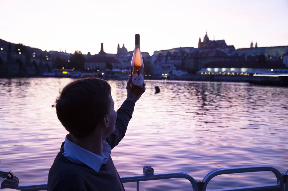 WINE BOAT Updated April 2024 Nábřeží Edvarda Beneše, Praha 7, Czech