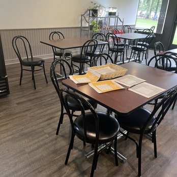 The Lilly Pad Cafe - The inside - Cafes Near Me - Avon, Connecticut