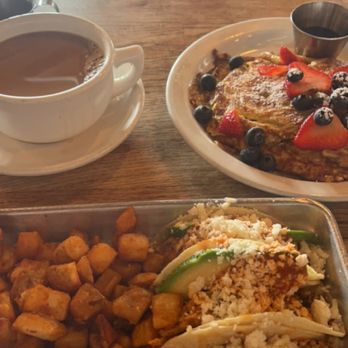 Fratelli Cafe - Crossaint Croissant French Toast - Coffee & Tea Near Me - Los Angeles, California