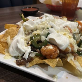 El Agave Mexican Restaurant - Shrimp fajita nachos with sour cream and shredded cheese - Mexican Near Me - Florence, South Carolina El Agave Mexican Restaurant - Shrimp fajita nachos with sour cream and shredded cheese - Mexican Near Me - Florence, South Carolina