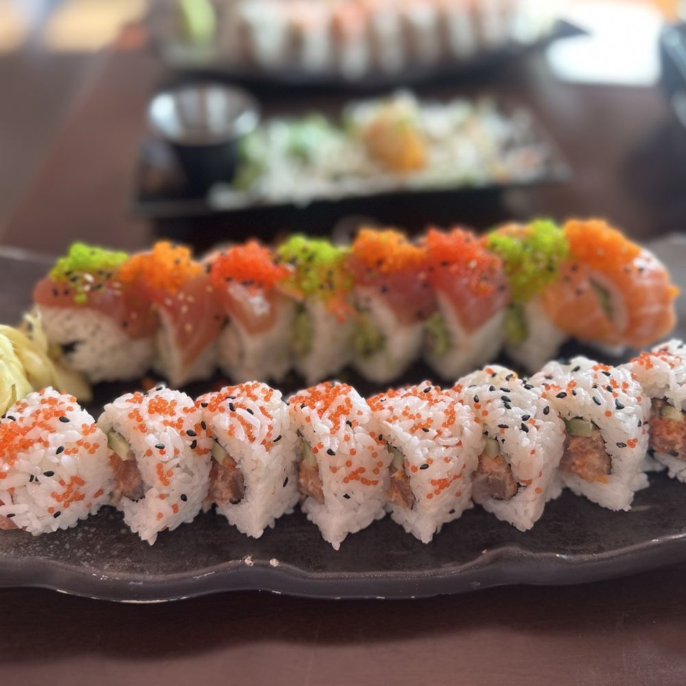 Rainbow roll and trumpet conch roll