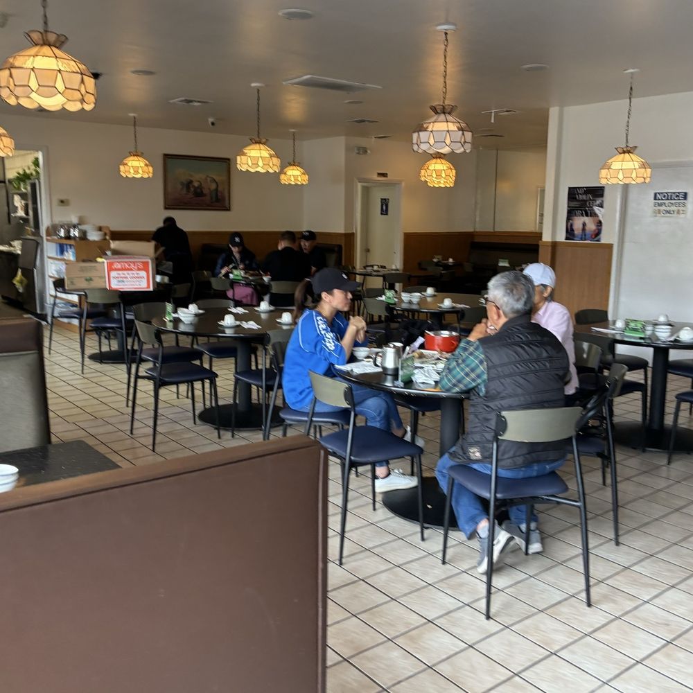 Lu's Garden - Interior dining (Jun 2025) - Chinese Near Me - San Gabriel, California Lu's Garden - Interior dining (Jun 2025) - Chinese Near Me - San Gabriel, California