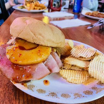 The Dump - Hawaiian burger with chips - Sports Bars Near Me - Cambria, Wisconsin