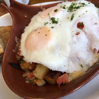 Le Peep - The Wanderer - potatoes, bacon, onions, tomatoes, cheese and eggs - Breakfast & Brunch Near Me - Edison, New Jersey Le Peep - The Wanderer - potatoes, bacon, onions, tomatoes, cheese and eggs - Breakfast & Brunch Near Me - Edison, New Jersey