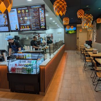Aloha Hawaiian Kitchen - Small dining area - Hawaiian Near Me - Oviedo, Florida
