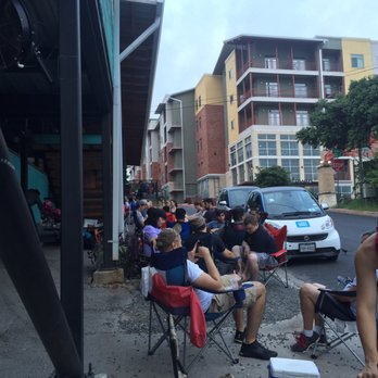 Franklin Barbecue - Line in front of us - Barbeque Near Me - Austin, Texas