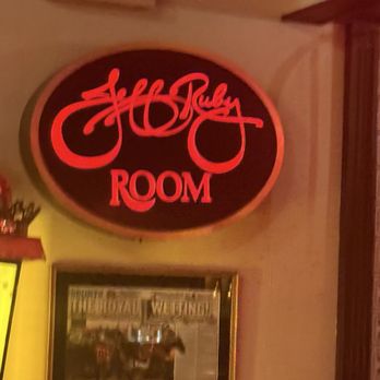 Carlo & Johnny - Bar area - Steakhouses Near Me - Cincinnati, Ohio