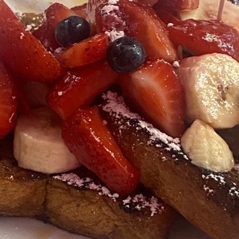 LE COCO - French Toast con Fruta y Miel - Desserts Near Me - Downey, California