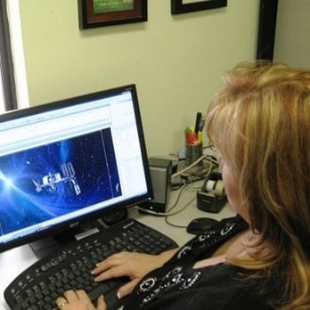 Computer PRO - Susan building a webpage - Web Design Near Me - Beaumont, Texas