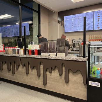 Chocolate Bash - the inside of a fast food restaurant - Desserts Near Me - Sacramento, California Chocolate Bash - the inside of a fast food restaurant - Desserts Near Me - Sacramento, California