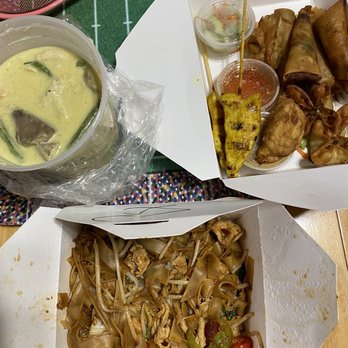 Thai Pot - Green Curry with Meat Lunch Special, Happy Family, Drunken Noodles - Thai Near Me - Santa Rosa, California