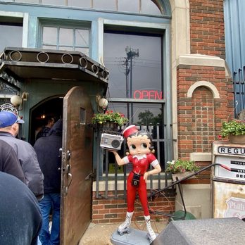 Station 8 BBQ - Took me back to my Betty Boop phase days - Barbeque Near Me - Wichita, Kansas