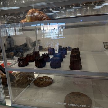 Dolce Vita - Pastries - Gelato Near Me - Oxnard, California